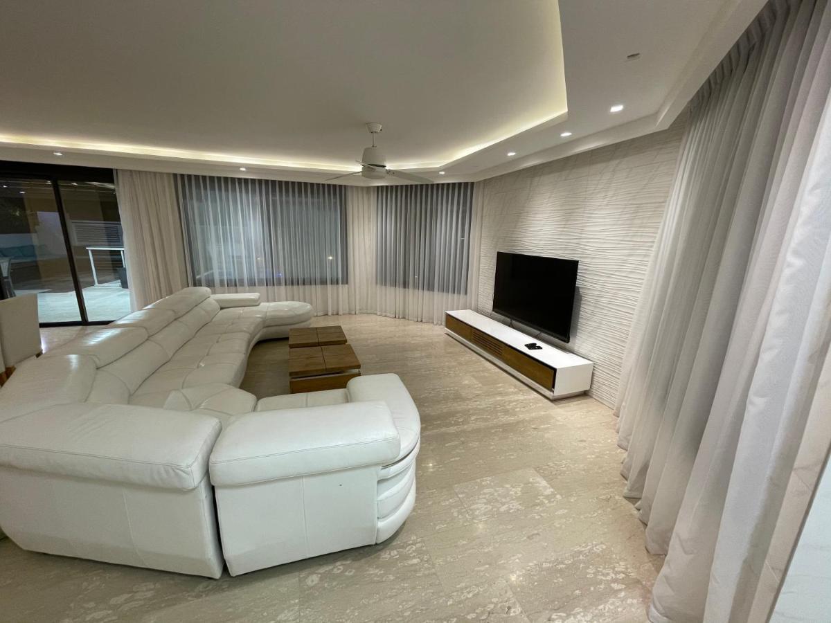White-design Eilat